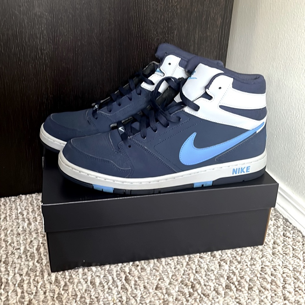 Men Nike Prestige IV High.